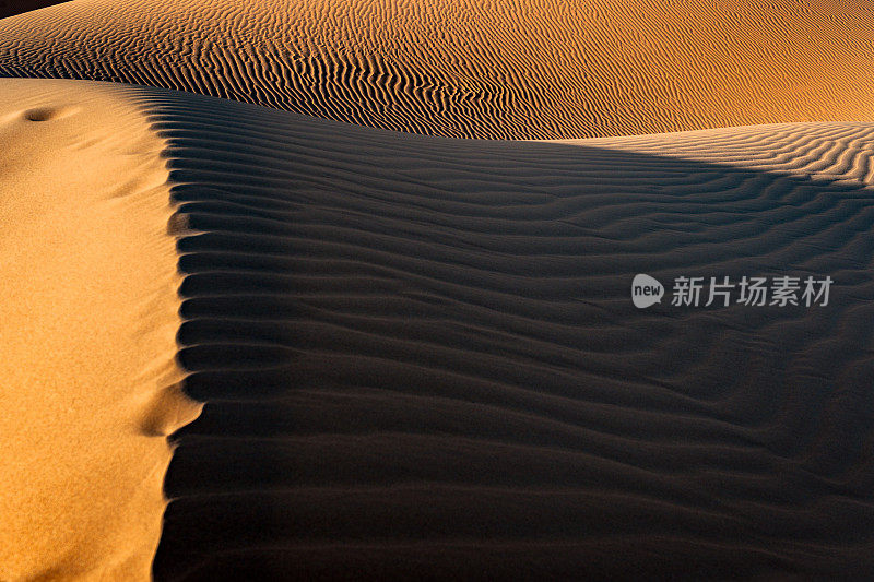 沙子和Erg Chebbi沙漠，Merzouga，摩洛哥，北非